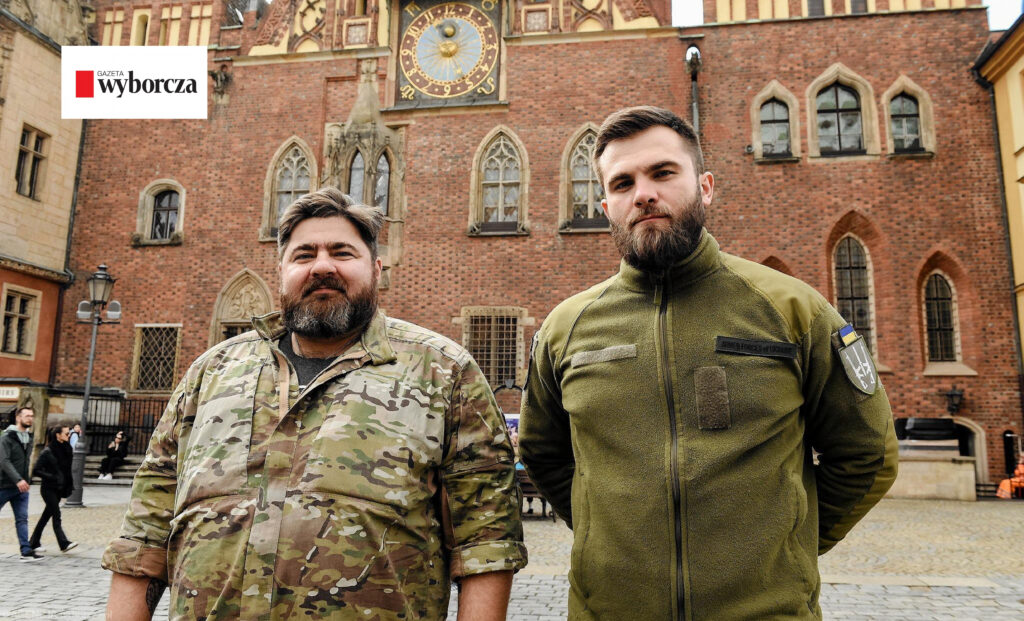 Ukraińscy żołnierze: “Co daje siłę? Gdy na odbitych terenach patrzymy w oczy dzieci, których Rosjanom nie udało się wywieźć”(Gazeta Wyborcza we Wrocławiu)